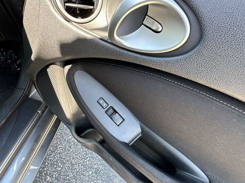 Used 2014 Nissan 370Z Roadster RWD image 18
