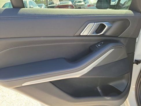 Used 2022 BMW X5 xDrive40i w/ M Sport Package image 14