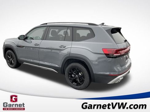 New 2026 Volkswagen Atlas Peak Edition image 3