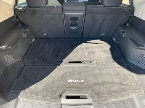 Used 2017 Nissan Rogue SV image 9