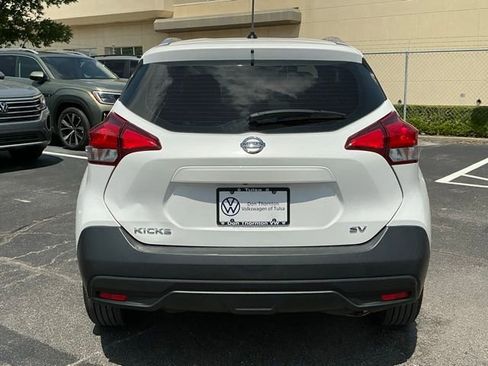 Used 2018 Nissan Kicks SV FWD image 4