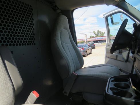 Used 2009 Chevrolet Express 2500 Extended RWD image 32