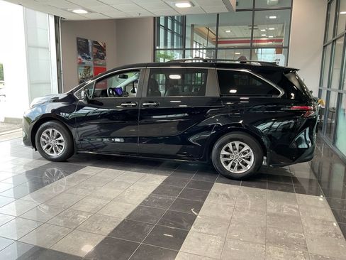 Certified 2025 Toyota Sienna XLE w/ XLE Plus Package AWD/4WD image 4