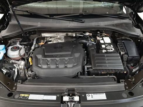 Used 2020 Volkswagen Tiguan SE w/ Panoramic Sunroof Package AWD/4WD image 3