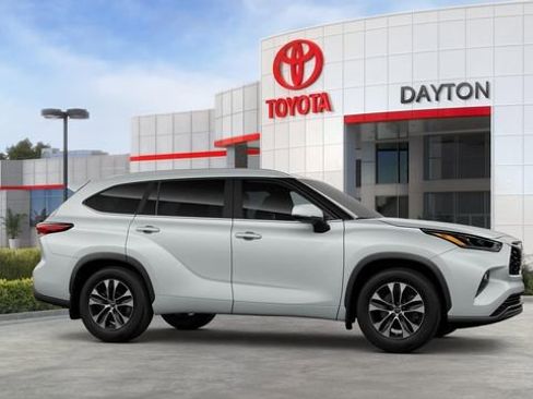 New 2025 Toyota Highlander XLE image 14