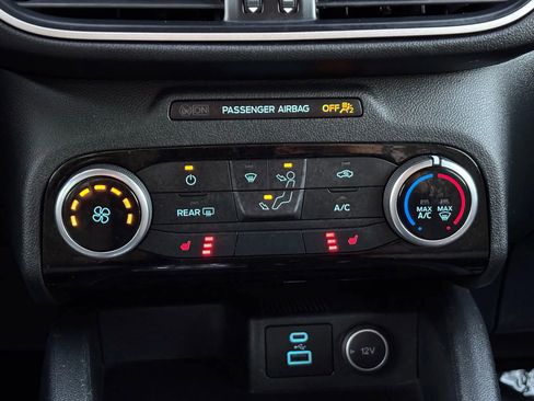 Used 2021 Ford Escape SE image 29