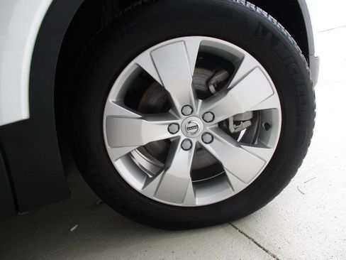 Used 2022 Volvo XC40 T5 Momentum image 80