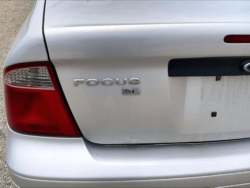 Used 2006 Ford Focus ZX4 Sedan FWD image 6