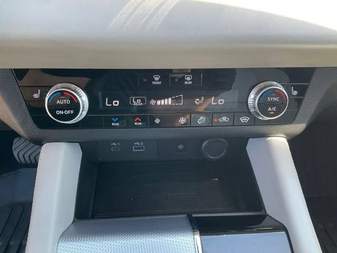 Used 2024 Mitsubishi Outlander SEL AWD/4WD image 20