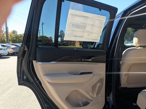 New 2025 Jeep Grand Cherokee Limited w/ Luxury Tech Group II image 29