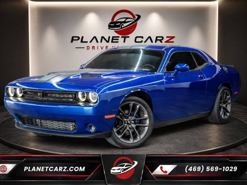 Used 2019 Dodge Challenger SXT w/ Blacktop Package RWD image 1