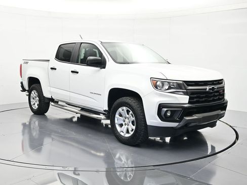 Used 2022 Chevrolet Colorado Z71 AWD/4WD image 3