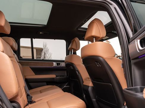 Certified 2025 Hyundai Santa Fe Limited image 17