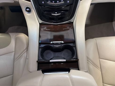 Used 2017 Cadillac Escalade ESV Luxury AWD/4WD image 19