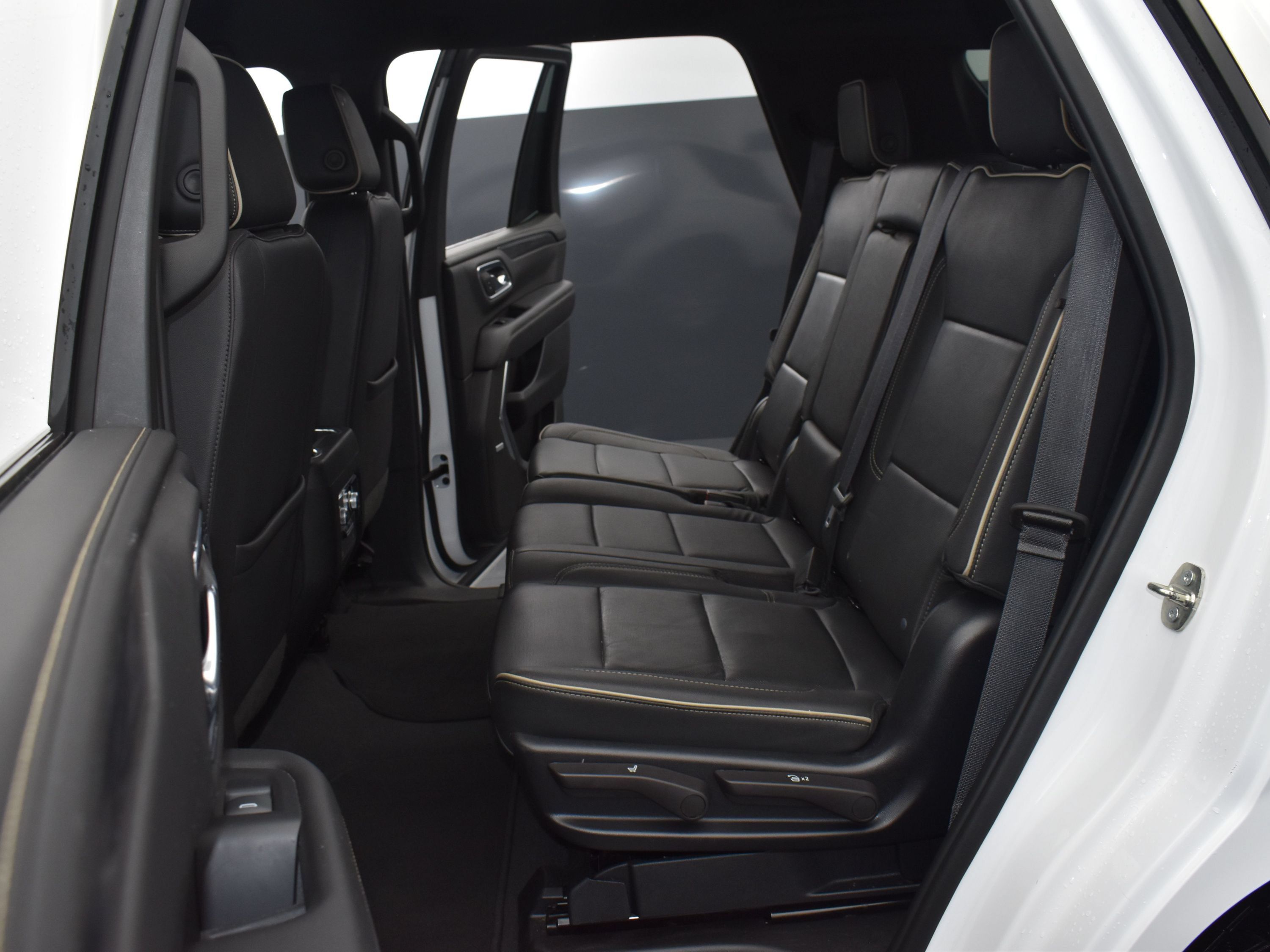 Used 2023 GMC Yukon SLT AWD/4WD image 22