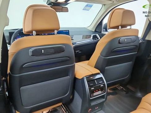 Used 2024 BMW X7 xDrive40i w/ Premium Package AWD/4WD image 36