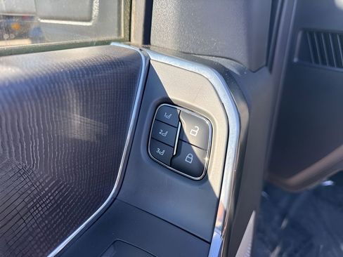 Used 2025 Ford F250 Platinum image 11