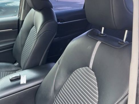 Used 2019 Toyota Camry SE image 11