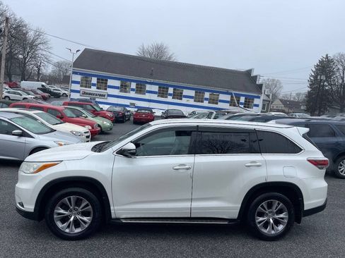 Used 2014 Toyota Highlander Plus AWD/4WD image 3