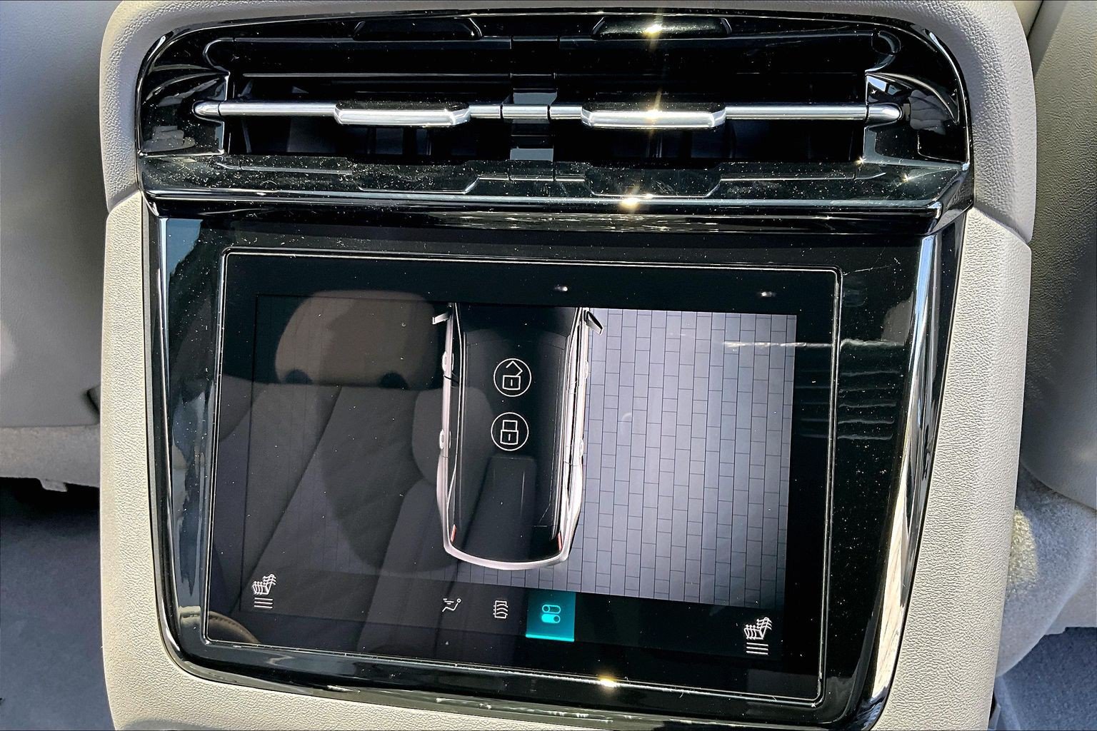 Used 2026 Cadillac Escalade IQL Luxury w/ LPO, Floor Liner Package AWD/4WD image 19