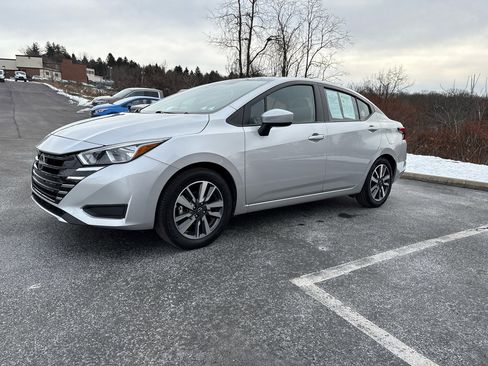 Used 2023 Nissan Versa SV image 30