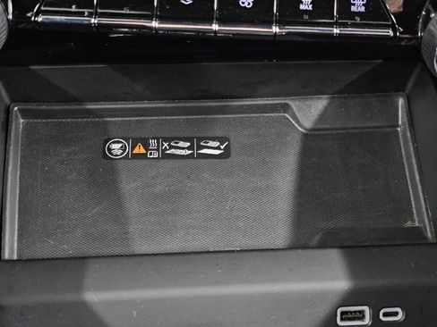 Used 2025 Chevrolet Tahoe LT AWD/4WD image 19