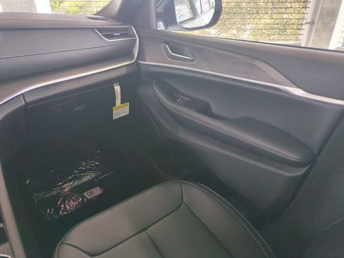 New 2025 Jeep Grand Cherokee Limited w/ Trailer Tow Package image 18