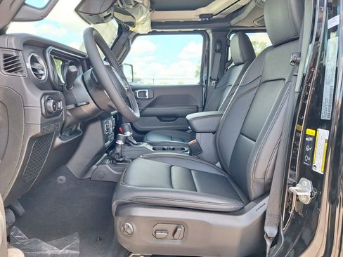New 2025 Jeep Wrangler Unlimited Sahara AWD/4WD image 11