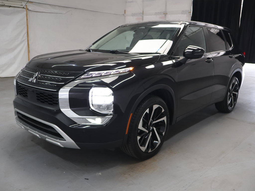 Used 2024 Mitsubishi Outlander SE FWD image 3