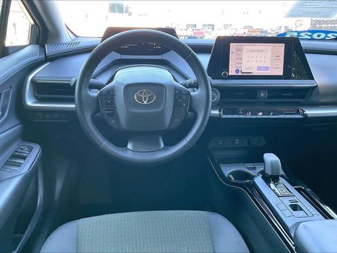 Used 2025 Toyota Prius LE AWD/4WD image 5