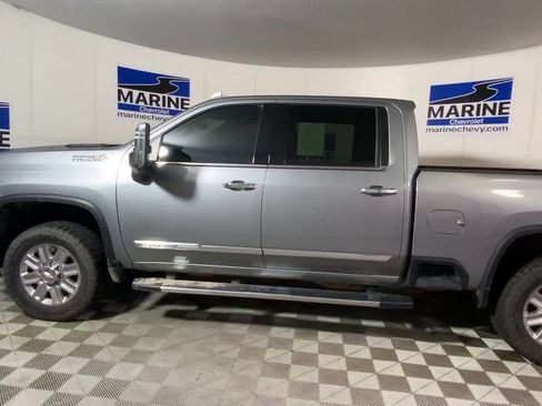Used 2024 Chevrolet Silverado 2500 High Country w/ High Country Premium Package AWD/4WD image 7