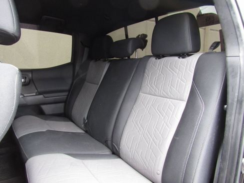 Certified 2023 Toyota Tacoma TRD Off-Road image 19