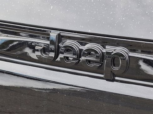 New 2025 Jeep Grand Cherokee Altitude image 12