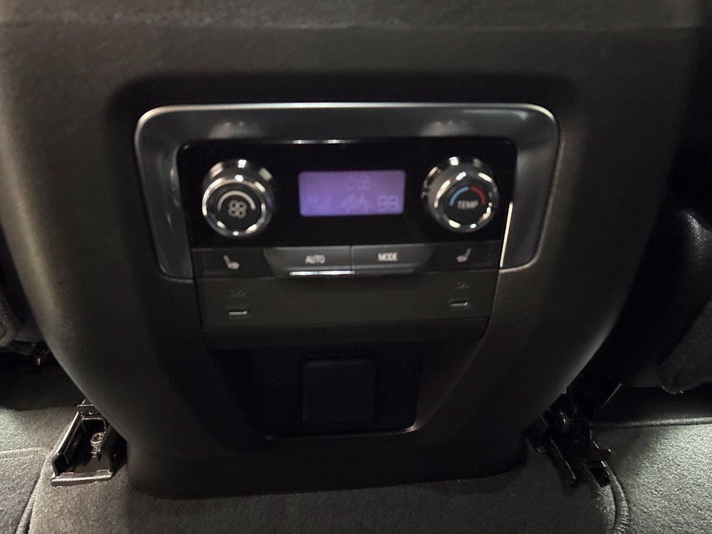Used 2025 Chevrolet Tahoe High Country AWD/4WD image 31