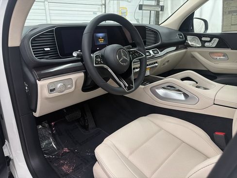 Used 2026 Mercedes-Benz GLS 450 4MATIC image 12