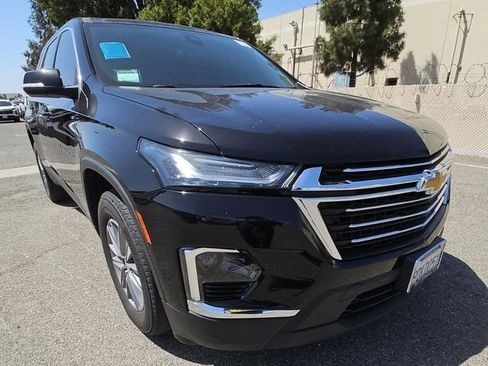 Used 2022 Chevrolet Traverse LT FWD image 1