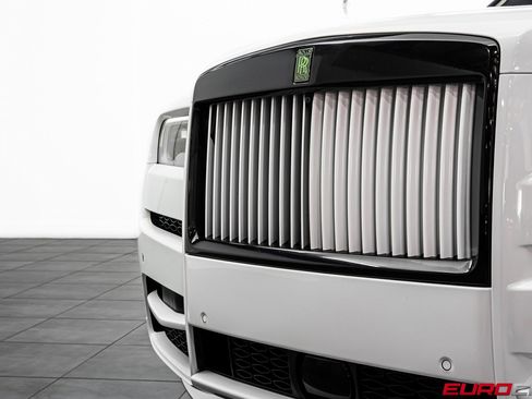 Used 2020 Rolls-Royce Cullinan Black Badge image 11