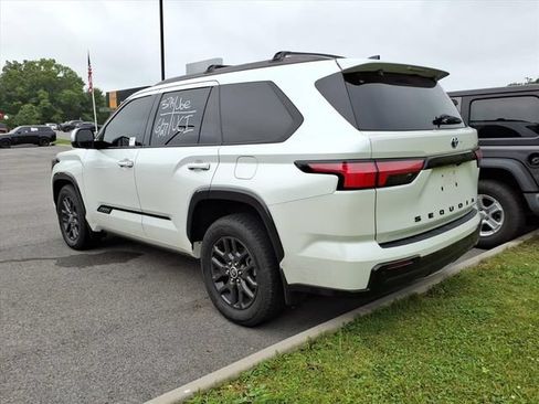 Used 2023 Toyota Sequoia Platinum AWD/4WD image 8