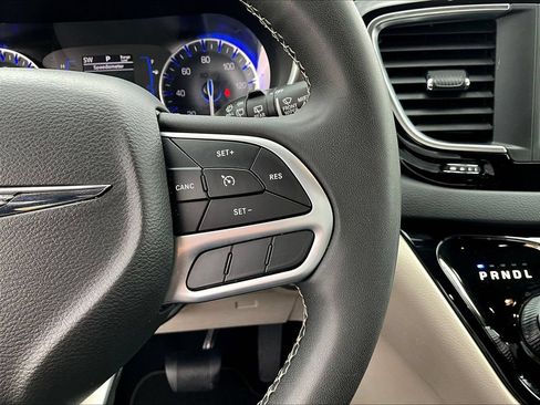 Used 2023 Chrysler Voyager LX FWD image 15