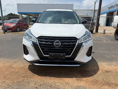Used 2023 Nissan Kicks S w/ Interior Electronics Package FWD image 2