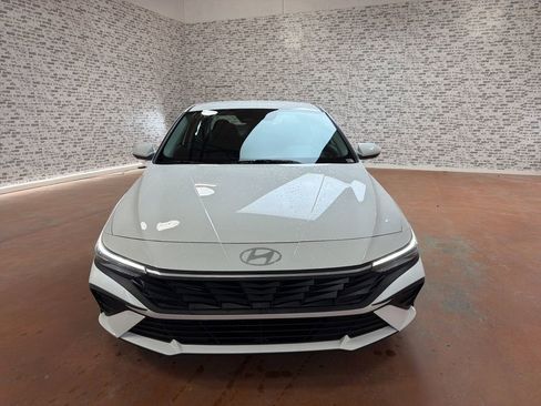 New 2026 Hyundai Elantra SE image 2