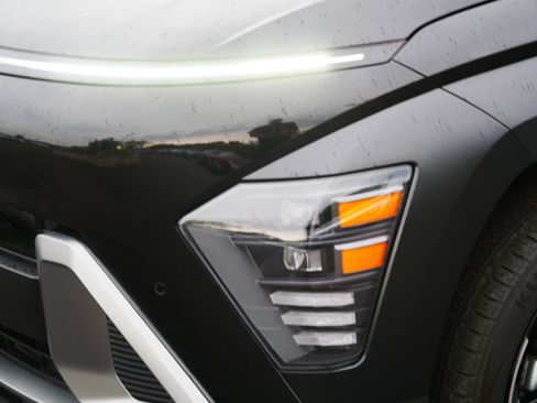 Used 2024 Hyundai Kona Limited AWD/4WD image 10