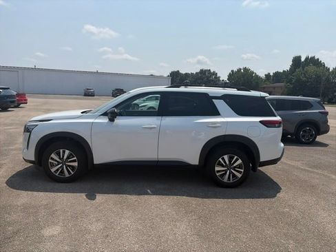 Used 2026 Nissan Pathfinder SL AWD/4WD image 3
