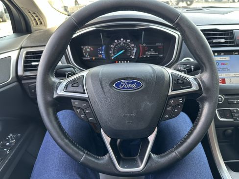Used 2017 Ford Fusion SE w/ Fusion SE Technology Package AWD/4WD image 13