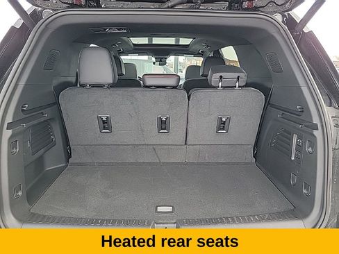 Used 2025 Chevrolet Traverse RS image 12