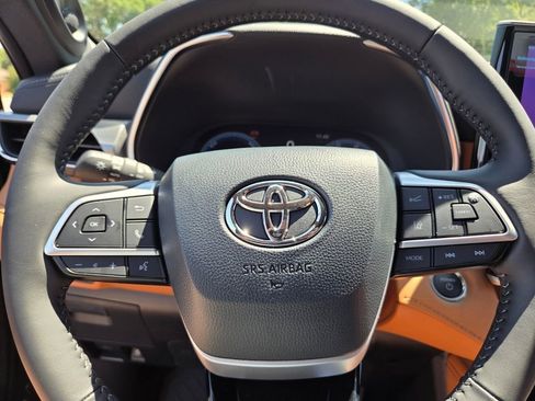 New 2026 Toyota Highlander Platinum AWD/4WD image 25