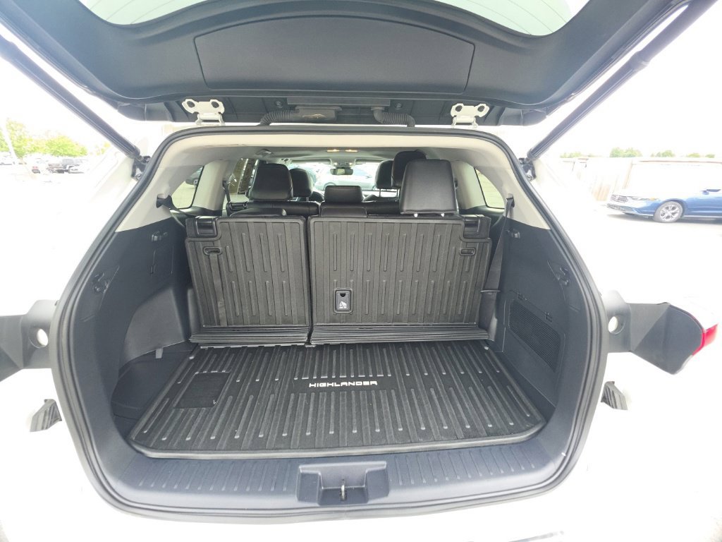 Used 2023 Toyota Highlander XLE AWD/4WD image 30