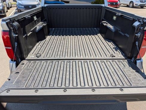 Used 2025 Toyota Tacoma TRD Off-Road AWD/4WD image 6