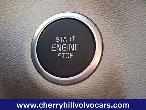 Certified 2023 Volvo XC40 B5 Ultimate w/ Protection Package Premier image 24