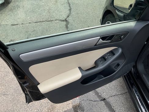 Used 2017 Volkswagen Jetta SE FWD image 18
